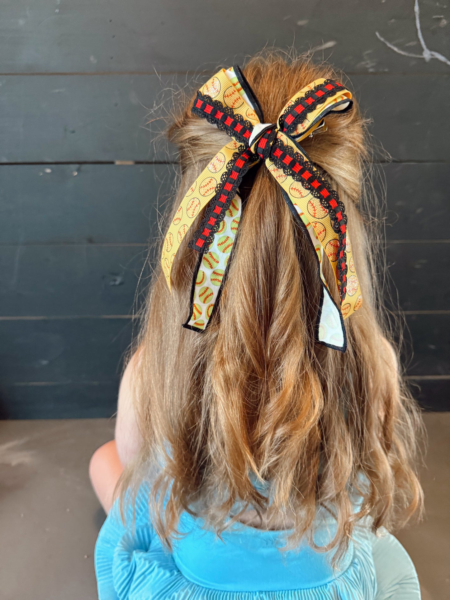 SOFTBALL WILD big bow
