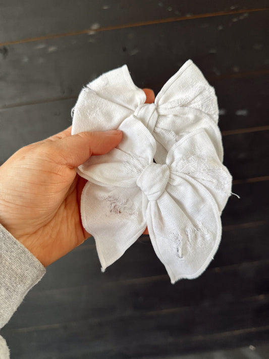white distressed piggie set